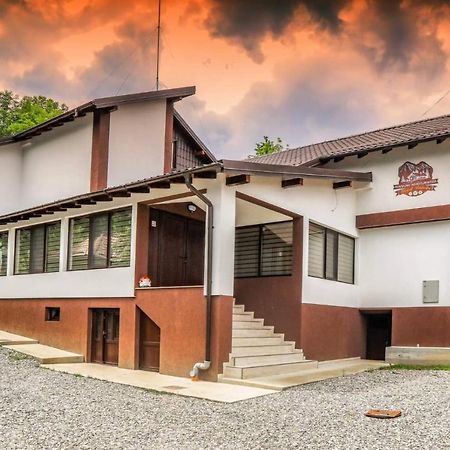 Hatasul Bunicului Arefu Exteriér fotografie